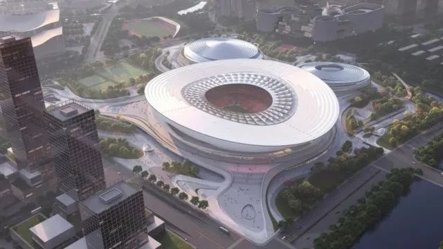 日前，浙江省“千項萬億”重大項目——杭州國際體育中心項目又有了新的進(jìn)展，整個足球場的輪廓已經(jīng)初見雛形，游泳館及體育館建設(shè)已完成總工程量的11%以上。據(jù)悉，該項目關(guān)鍵部位建設(shè)所需的特殊鋼板，均由河鋼集團(tuán)舞鋼公司獨家供應(yīng)。舞鋼鋼板的卓越性能以及舞鋼公司在高端鋼材制造領(lǐng)域的領(lǐng)先地位和技術(shù)實力再次得到彰顯。          舞鋼公司深入貫徹集團(tuán)要求，以客戶需求為導(dǎo)向，與客戶簽訂專用技術(shù)協(xié)議，不斷優(yōu)化營銷方案，多次就項目關(guān)鍵部位用鋼與相關(guān)項目負(fù)責(zé)人進(jìn)行深度交流，為用戶提供“一攬子”解決方案，設(shè)計研發(fā)高端耐候鋼板，滿足項目建設(shè)所需，同時也加快了舞鋼公司由生產(chǎn)型向“制造+服務(wù)”型企業(yè)轉(zhuǎn)變的步伐。為確保該合同順利交付，舞鋼公司產(chǎn)線各單位全線聯(lián)動，強(qiáng)化過程控制，先后攻克多個技術(shù)難題，確保了產(chǎn)品各項指標(biāo)全部滿足客戶要求。          作為杭州城市新中心的地標(biāo)性建筑，國際體育中心項目是杭州城市重要新中心核心區(qū)中軸線上的一顆“耀眼明珠”。該項目總投資逾95億元，總用地面積約26.1萬平方米，規(guī)劃建設(shè)“一場兩館”，包括一個6萬座席的專業(yè)足球場，一個18000座席的綜合體育館、游泳館以及相關(guān)配套設(shè)施。該項目以打造一個能與世界頂尖水平相媲美的杭州新地標(biāo)為目標(biāo)，在設(shè)計上充分融合了余杭的文化元素，使得這座面向世界的體育場館不僅具有極高的專業(yè)水準(zhǔn)，也有著深厚的文化底蘊(yùn)。建成后，這里將會打造成為功能最齊全的體育中心，也是具備全時活力的全民健身中心。